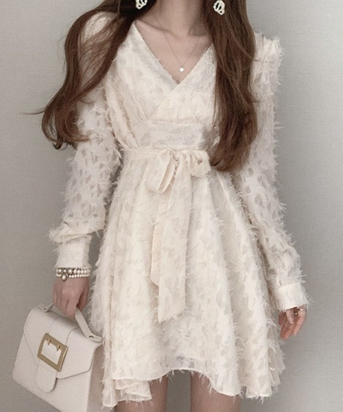 Jasmine Grandiflorum(ジャスミングランディフローラム)の「【Jasmine】Vネックガーリーワンピース(ワンピース・レディース・ベージュ/ピンク/ブラック・MEDIUM/SMALL/LARGE)」の2枚目の写真