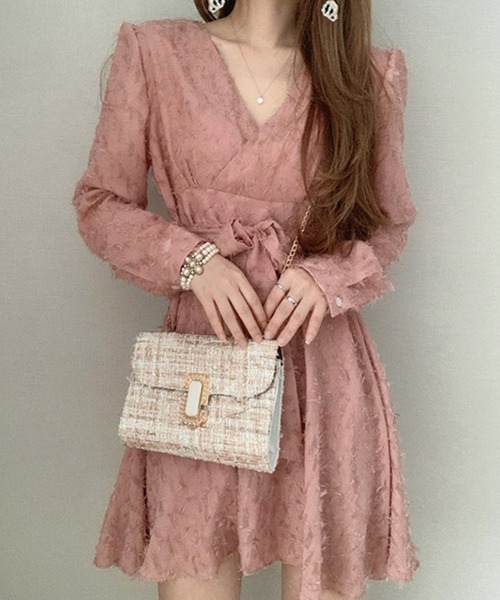 Jasmine Grandiflorum(ジャスミングランディフローラム)の「【Jasmine】Vネックガーリーワンピース(ワンピース・レディース・ベージュ/ピンク/ブラック・MEDIUM/SMALL/LARGE)」の3枚目の写真