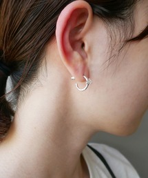 e.m.（イーエム）の「SILVER925ペアシェイプジルコニアフープピアス