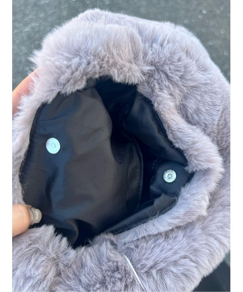 HONEYSUCKLE ROSE(ハニーサックルローズ)の「【HONEYSUCKLE ROSE】フェイクファーワンハンドルバッグ(ハンドバッグ・レディース・ベージュ/グレー・ONE SIZE)」の16枚目の写真