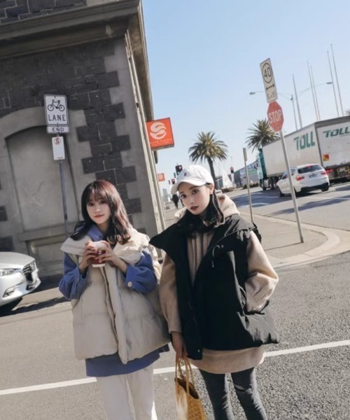 Ritzy(リッツィー)の「オーバーサイズ スタンドカラーエコダウンベスト(ダウンベスト・レディース・ベージュ/ブラック/アイボリー/グレー・M/L)」の7枚目の写真