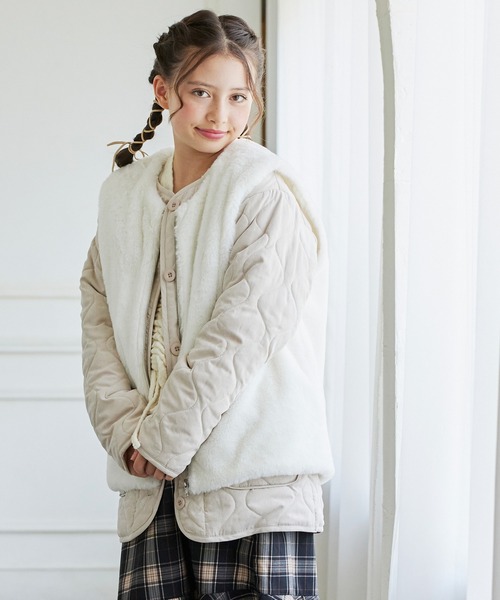 Amourire girl(アムリールガール)の「ボアベスト&キルティングジャケット/コートセット(130㎝~160㎝)(ノーカラーコート・キッズ・オフホワイト/ブラック・130cm/140cm/150cm/160cm)」の3枚目の写真