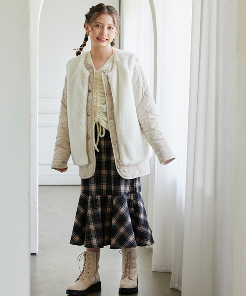 Amourire girl(アムリールガール)の「ボアベスト&キルティングジャケット/コートセット(130㎝~160㎝)(ノーカラーコート・キッズ・オフホワイト/ブラック・130cm/140cm/150cm/160cm)」の8枚目の写真