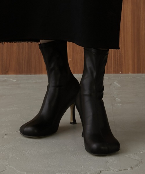 casane（カサネ）の「ラウンドソックスブーツ（ブーツ・レディース・ブラック・1/2）」の4枚目の写真