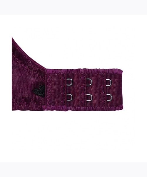 AMOSTYLE BY Triumph(アモスタイルバイトリンプ)の「【背中すっきり!後ろ姿も気を抜かないブラ&ショーツセット】チャーミングラマースリムラインDeepV ブラ&ショーツセット ラインアートステッチ【B,C,Dカップ】AMST1410 WHU2 + Hikini JX(ブラ&ショーツ・レディース・パープル・B65/B75/C65/D80/D70/C80/D75/B70/C75/D65/C70)」の7枚目の写真