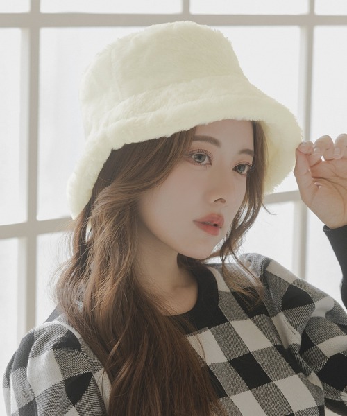 Julia Boutique(ジュリアブティック)の「フェイクファーバケットハット/23623(ハット・レディース・ブラック/ホワイト/ライトベージュ・ONE)」の4枚目の写真