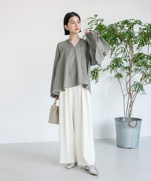 RIVE DROITE(リヴドロワ)の「ラッフルスリーブブラウス(シャツ/ブラウス・レディース・ベージュ/カーキ/ネイビー・FREE)」の22枚目の写真