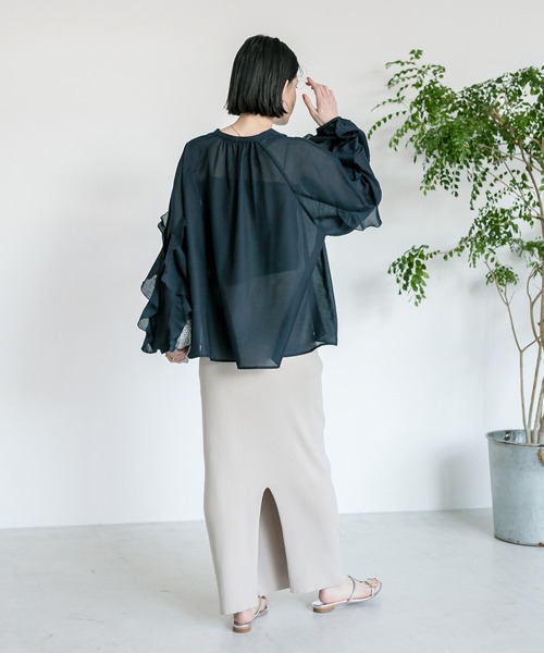 RIVE DROITE(リヴドロワ)の「ラッフルスリーブブラウス(シャツ/ブラウス・レディース・ベージュ/カーキ/ネイビー・FREE)」の19枚目の写真