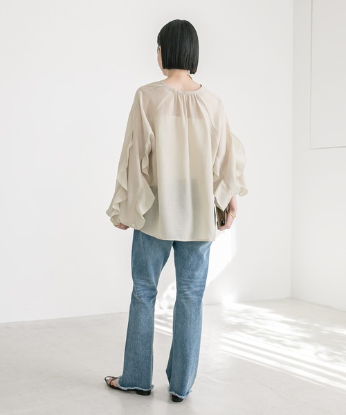 RIVE DROITE(リヴドロワ)の「ラッフルスリーブブラウス(シャツ/ブラウス・レディース・ベージュ/カーキ/ネイビー・FREE)」の18枚目の写真