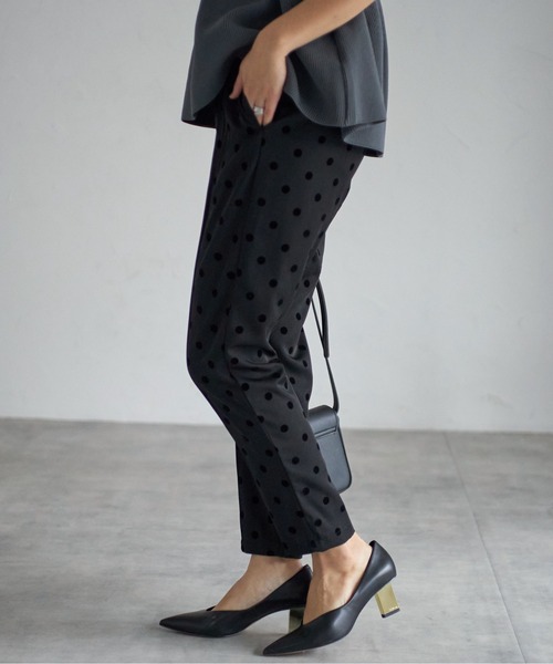each（イーチ）の「フロッキードットセンターシームパンツ（その他パンツ・レディース・アイボリー/グレー/ブラック・FREE）」の8枚目の写真