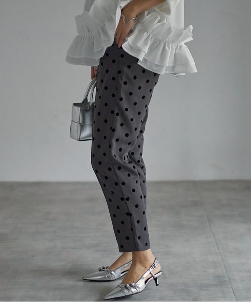 each（イーチ）の「フロッキードットセンターシームパンツ（その他パンツ・レディース・アイボリー/グレー/ブラック・FREE）」の6枚目の写真