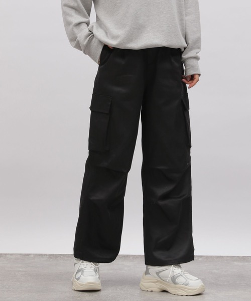 LAKOLE（ラコレ）の「ツイルカーゴパンツ / 106418（カーゴパンツ・レディース・カーキ/ブラック/ベージュ・MEDIUM/SMALL）」の2枚目の写真