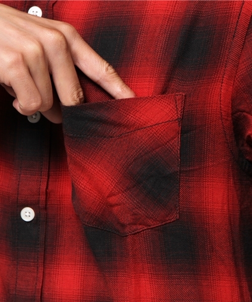 WEGO(ウィゴー)の「WEGO/レーヨンオンブレチェックロングシャツ(シャツ/ブラウス・メンズ・レッド/ブルー/ブラック・MEDIUM/LARGE)」の9枚目の写真
