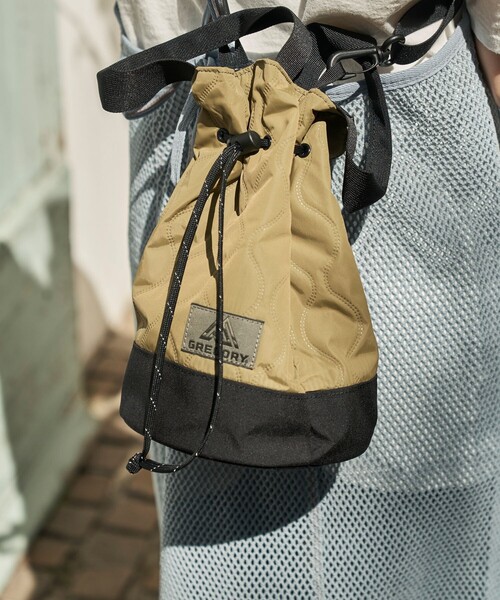 FREAK'S STORE（フリークスストア）の「GREGORY × FREAK'S STORE/グレゴリー 別注LANTAN QUILT/別注ランタンバッグキルトショルダーバッグ（ショルダーバッグ・レディース・ブラック/オリーブ・ONE SIZE）」の8枚目の写真