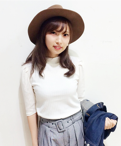 one after another NICE CLAUP(ワンアフターアナザーナイスクラップ)の「【ナイスクラップ】ワイドリブハイネック5部丈カットソー(Tシャツ/カットソー・レディース・カーキ/ブラック/アイボリー/キャメル/ボルドー・FREE)」の2枚目の写真