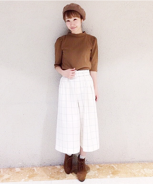 one after another NICE CLAUP(ワンアフターアナザーナイスクラップ)の「【ナイスクラップ】ワイドリブハイネック5部丈カットソー(Tシャツ/カットソー・レディース・カーキ/ブラック/アイボリー/キャメル/ボルドー・FREE)」の16枚目の写真