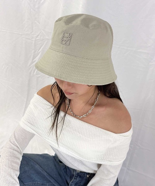 ENVYM（アンビー）の「2WAYバケットハット（ハット・レディース・ブラック/ベージュ・FREE）」の3枚目の写真