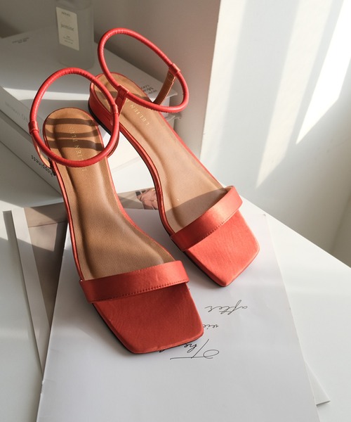 AmiAmi（アミアミ）の「【2026春夏再販！】片手でサッと3秒！ゴムストラップスクエアトゥサンダル（サンダル・レディース・ブラック/ブロンズ/シルバー/アイボリー/グレイッシュベージュ/ブルー/オレンジ/ブラウン系その他/ゴールド/ブラック系その他/バーガンディー/ライム・S/M/LL/L/3L）」の9枚目の写真