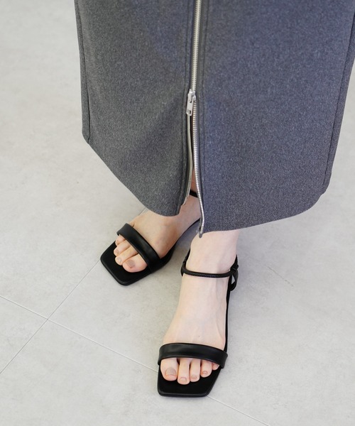 AmiAmi（アミアミ）の「【2026春夏再販！】片手でサッと3秒！ゴムストラップスクエアトゥサンダル（サンダル・レディース・ブラック/ブロンズ/シルバー/アイボリー/グレイッシュベージュ/ブルー/オレンジ/ブラウン系その他/ゴールド/ブラック系その他/バーガンディー/ライム・S/M/LL/L/3L）」の13枚目の写真