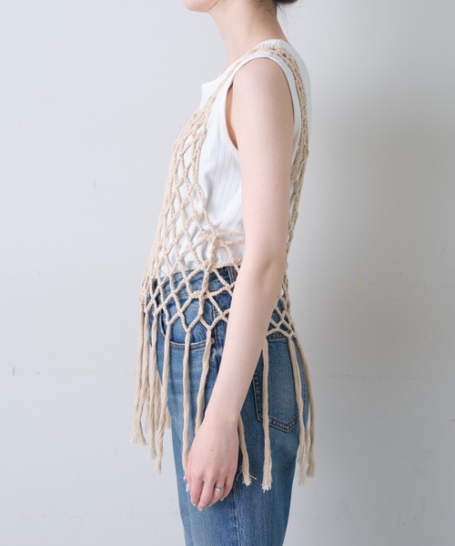 WILLOW（ウィロー）の「【willow】マクラメフリンジベスト（ベスト・レディース・ブラック/ベージュ・ONE SIZE）」の13枚目の写真