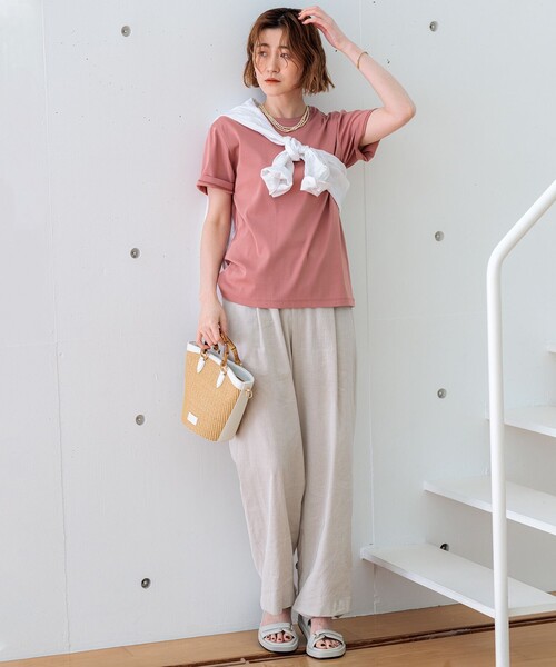 23区(ニジュウサンク)の「【一部店舗限定/接触冷感】ベーシック IT TEE(Tシャツ/カットソー・レディース・ブルー系/ブラック系/ピンク系/ダークブラウン系/ライトグレー系/オールドローズ系/スモーキーグリーン系/ホワイト系・40/38)」の19枚目の写真