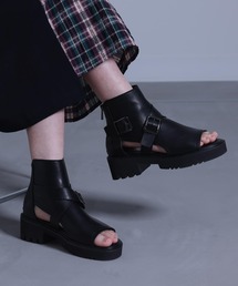 kOhAKU | 『クロスベルトデザイン厚底サンダル』(サンダル)