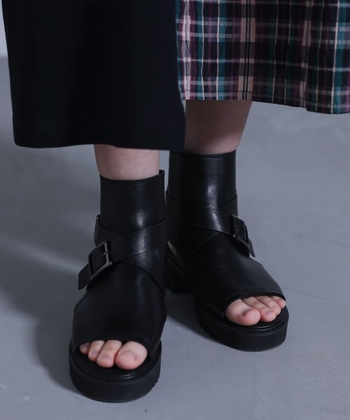 kOhAKU（コハク）の「『クロスベルトデザイン厚底サンダル』（サンダル・レディース・ブラック・L/M/LL）」の18枚目の写真