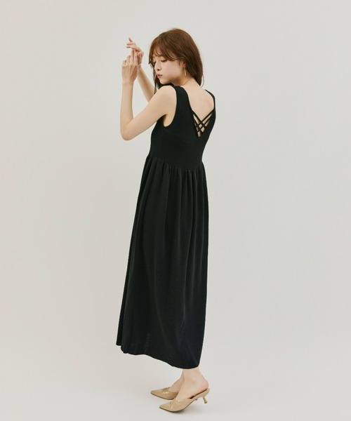 Olu.(オルドット)の「バックシャンノースリニットワンピース(ワンピース・レディース・チャコールグレー/ブラック・0/1)」の4枚目の写真