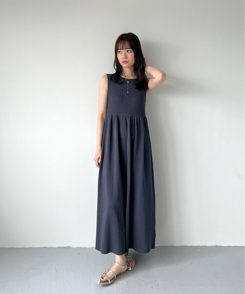 Olu.(オルドット)の「バックシャンノースリニットワンピース(ワンピース・レディース・チャコールグレー/ブラック・0/1)」の10枚目の写真