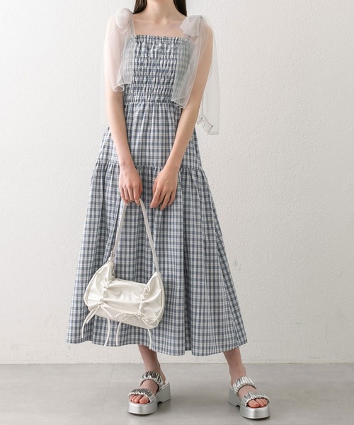 OLIVE des OLIVE（オリーブデオリーブ）の「チュールリボンシャーリングワンピース（ワンピース・レディース・オフホワイト/ブルー/ブラック/ブラウン・SMALL/MEDIUM）」の4枚目の写真