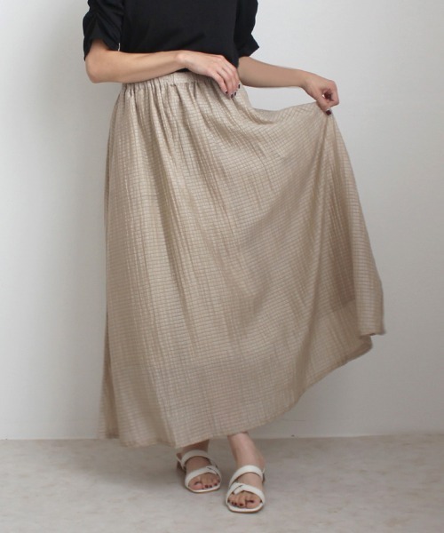 Emma（SELECT LEVERY）（エマ セレクトリベリー）の「シアーサッカーロングスカート（スカート・レディース・ホワイト/ブラック/ラベンダー/ベージュ/ブルー・LARGE/MEDIUM/X-LARGE）」の4枚目の写真