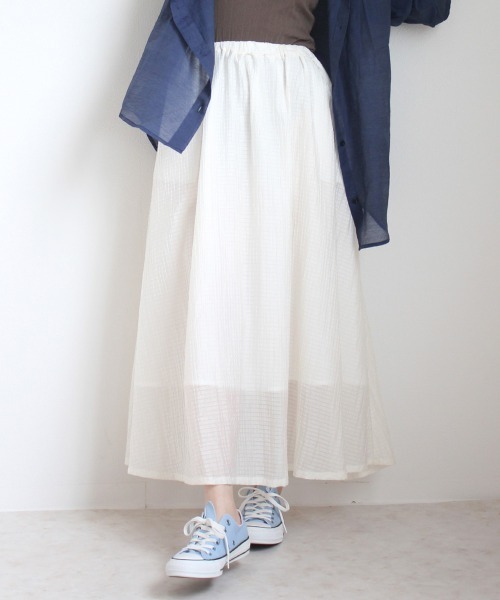 Emma（SELECT LEVERY）（エマ セレクトリベリー）の「シアーサッカーロングスカート（スカート・レディース・ホワイト/ブラック/ラベンダー/ベージュ/ブルー・LARGE/MEDIUM/X-LARGE）」の2枚目の写真