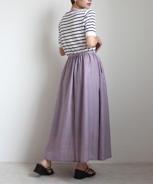 Emma（SELECT LEVERY）（エマ セレクトリベリー）の「シアーサッカーロングスカート（スカート・レディース・ホワイト/ブラック/ラベンダー/ベージュ/ブルー・LARGE/MEDIUM/X-LARGE）」の7枚目の写真