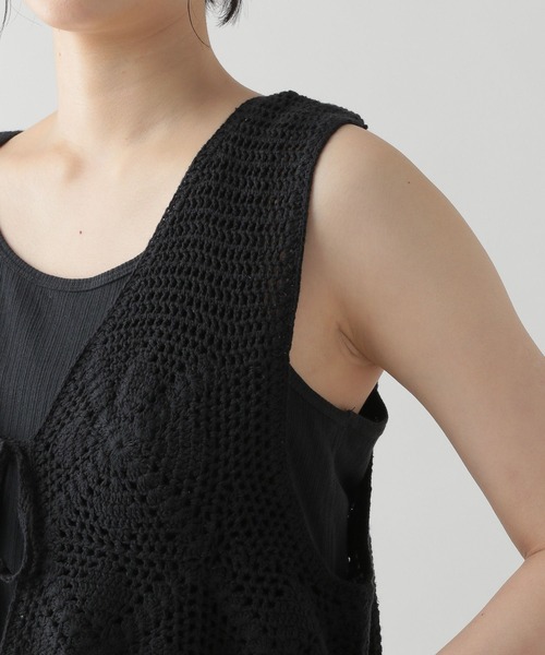 studio CLIP（スタディオクリップ）の「《natural by clip》コットンクロシェジレ（ベスト・レディース・ブラック/オフホワイト・FREE）」の7枚目の写真