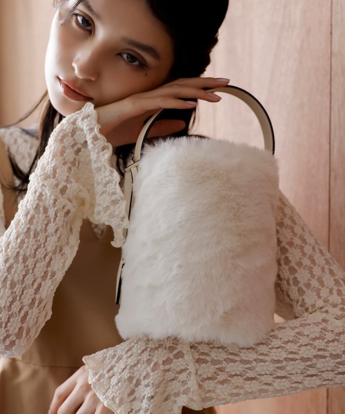 VIS（ビス）の「【2WAY】ふわふわエコファーショルダーバッグ（ショルダーバッグ・レディース・グレー系その他/オフホワイト・FREE）」の20枚目の写真