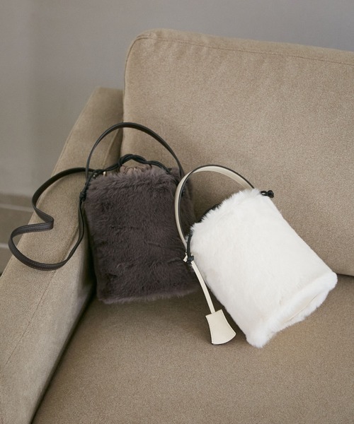 VIS（ビス）の「【2WAY】ふわふわエコファーショルダーバッグ（ショルダーバッグ・レディース・グレー系その他/オフホワイト・FREE）」の17枚目の写真