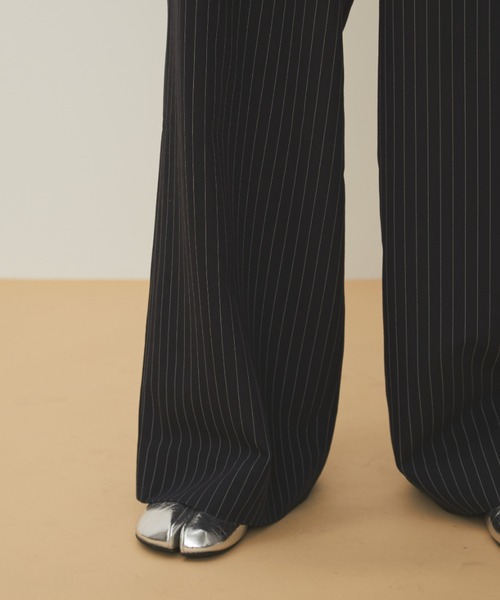 MERLOT（メルロー）の「ストライプワイドストレートスラックス/セットアップ着用可能（スラックス・レディース・ネイビー・FREE）」の13枚目の写真