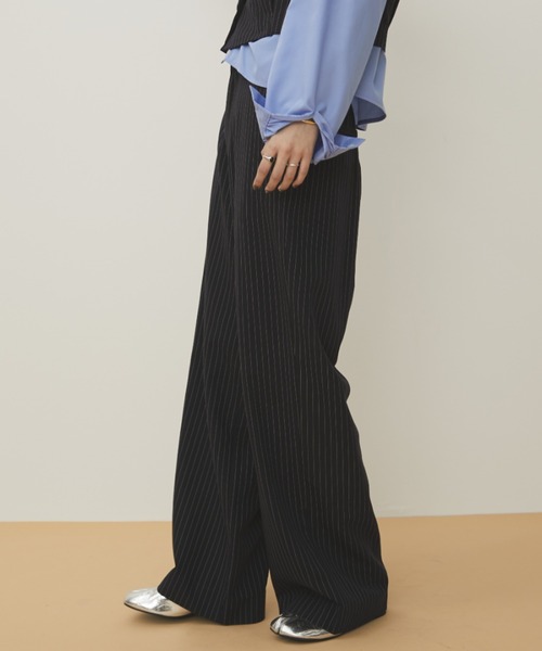 MERLOT（メルロー）の「ストライプワイドストレートスラックス/セットアップ着用可能（スラックス・レディース・ネイビー・FREE）」の3枚目の写真