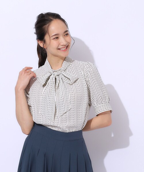 DRESKIP（ドレスキップ）の「◆【2WAY/無理せずキレイ】リボンが華やかさをプラスする 5分袖ブラウス（シャツ/ブラウス・レディース・ブラック系/ブルー系5/アイボリー系・03/02/04）」の7枚目の写真