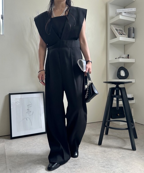 ULEULA（ウルア）の「ワイドVネックサロペット/オールインワン（サロペット/オーバーオール・レディース・モカ/ブラック・FREE）」の11枚目の写真