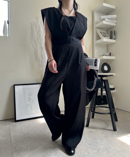 ULEULA（ウルア）の「ワイドVネックサロペット/オールインワン（サロペット/オーバーオール・レディース・モカ/ブラック・FREE）」の12枚目の写真