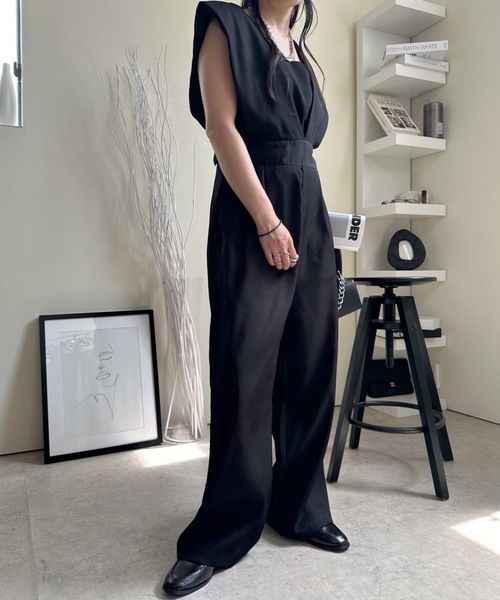 ULEULA（ウルア）の「ワイドVネックサロペット/オールインワン（サロペット/オーバーオール・レディース・モカ/ブラック・FREE）」の13枚目の写真