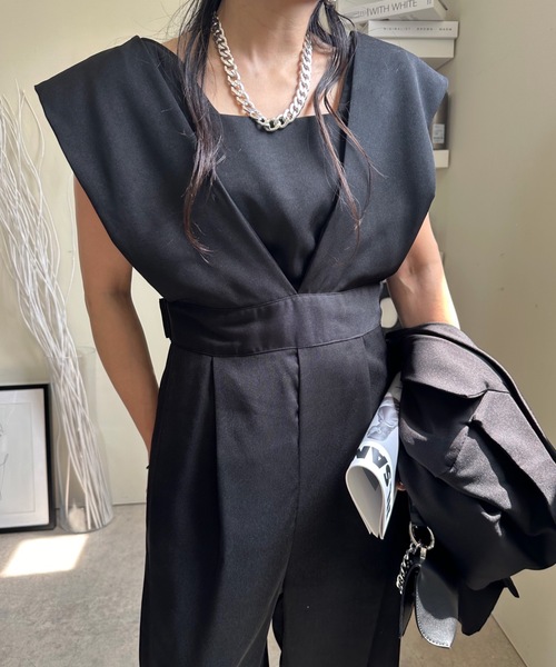 ULEULA（ウルア）の「ワイドVネックサロペット/オールインワン（サロペット/オーバーオール・レディース・モカ/ブラック・FREE）」の3枚目の写真