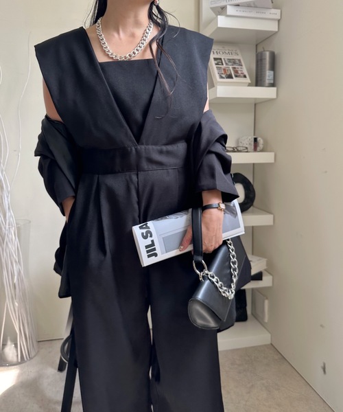 ULEULA（ウルア）の「ワイドVネックサロペット/オールインワン（サロペット/オーバーオール・レディース・モカ/ブラック・FREE）」の4枚目の写真