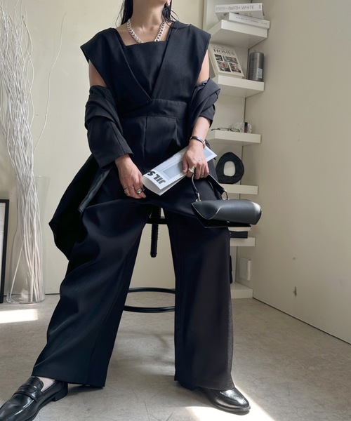 ULEULA（ウルア）の「ワイドVネックサロペット/オールインワン（サロペット/オーバーオール・レディース・モカ/ブラック・FREE）」の7枚目の写真