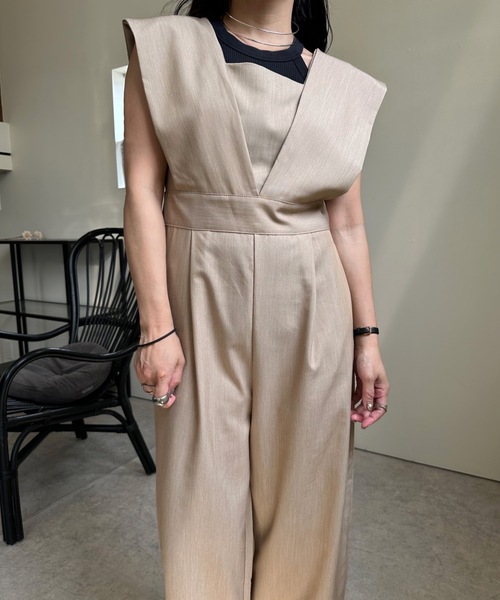 ULEULA（ウルア）の「ワイドVネックサロペット/オールインワン（サロペット/オーバーオール・レディース・モカ/ブラック・FREE）」の21枚目の写真