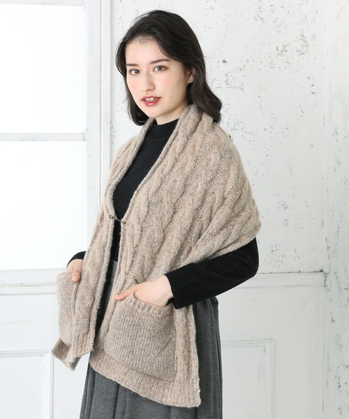 QUEENHEAD（クイーンヘッド）の「ポケット付きケーブルニットストール（ストール/ショール・レディース・グレー/ベージュ/アイボリー・FREE）」の8枚目の写真