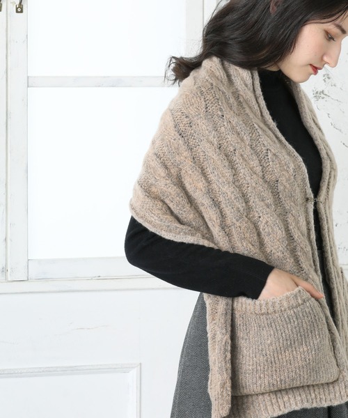QUEENHEAD（クイーンヘッド）の「ポケット付きケーブルニットストール（ストール/ショール・レディース・グレー/ベージュ/アイボリー・FREE）」の9枚目の写真