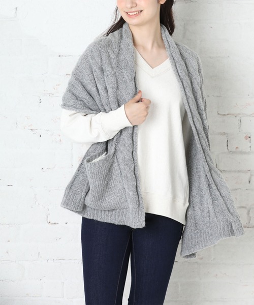 QUEENHEAD（クイーンヘッド）の「ポケット付きケーブルニットストール（ストール/ショール・レディース・グレー/ベージュ/アイボリー・FREE）」の4枚目の写真