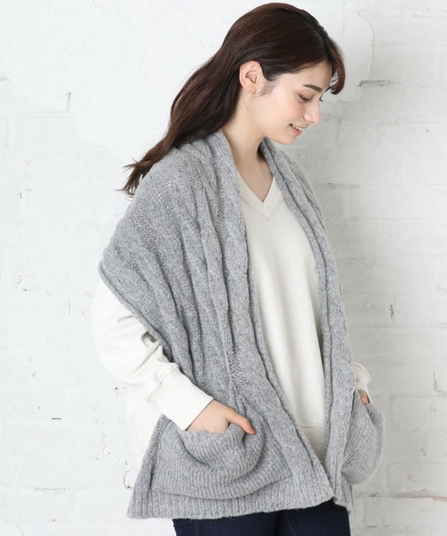 QUEENHEAD（クイーンヘッド）の「ポケット付きケーブルニットストール（ストール/ショール・レディース・グレー/ベージュ/アイボリー・FREE）」の5枚目の写真